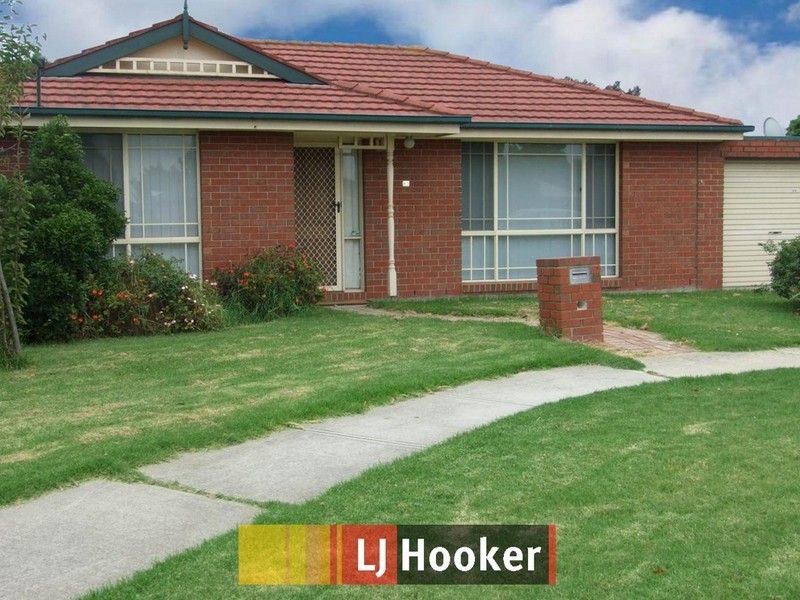 2/83 Racecourse Road, Pakenham VIC 3810