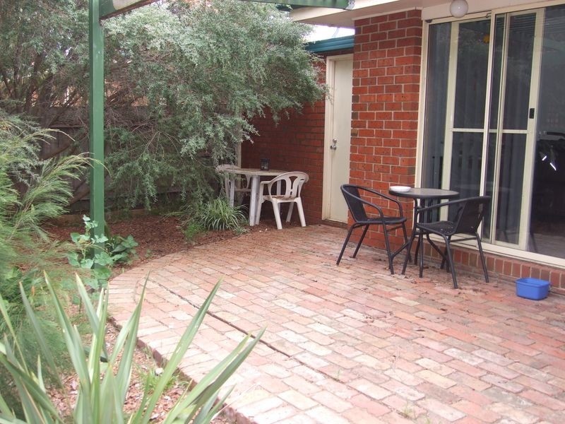 2/83 Racecourse Road, Pakenham VIC 3810
