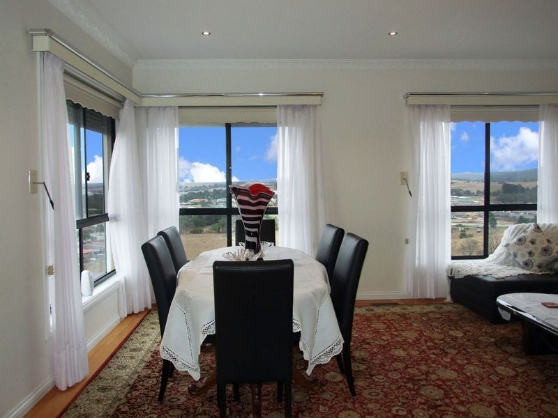 24 Highland Drive, Pakenham VIC 3810