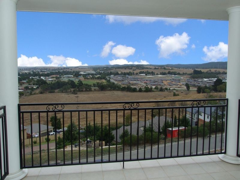 24 Highland Drive, Pakenham VIC 3810