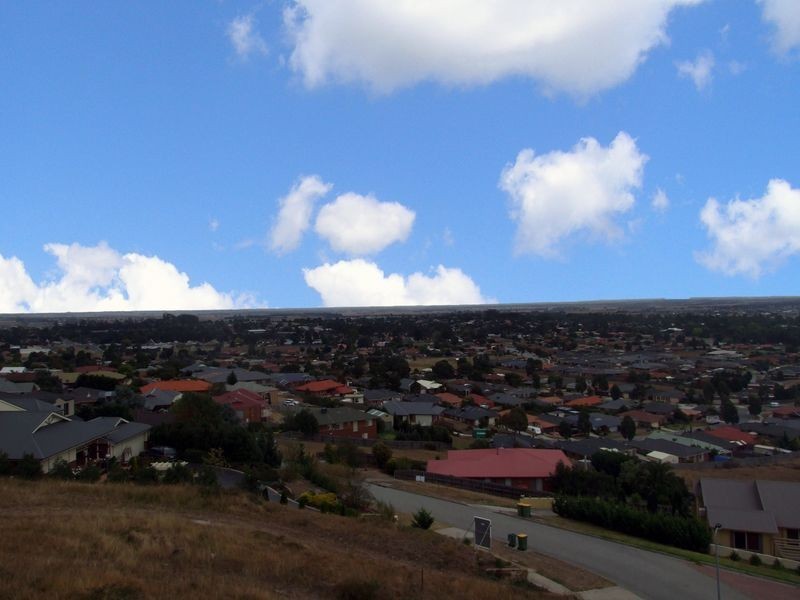 24 Highland Drive, Pakenham VIC 3810