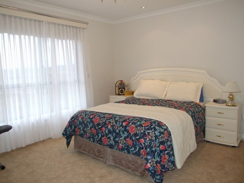 24 Highland Drive, Pakenham VIC 3810