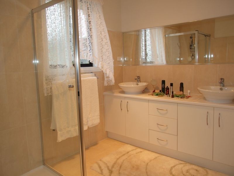 24 Highland Drive, Pakenham VIC 3810