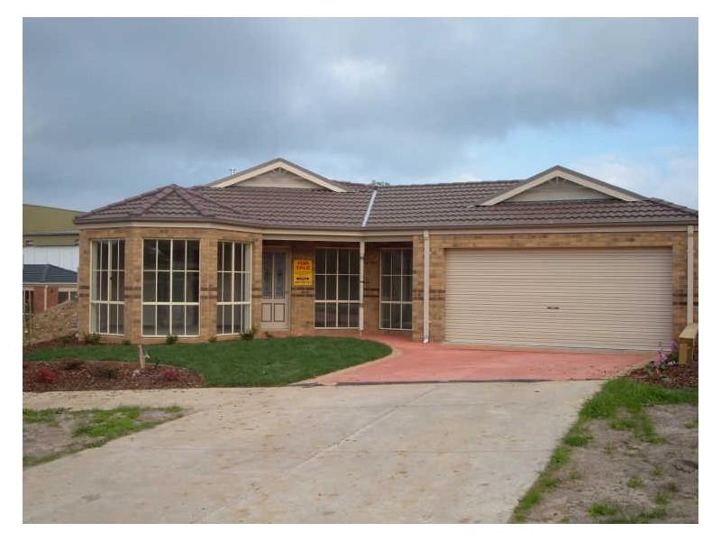 4 Hale Place, Pakenham VIC 3810