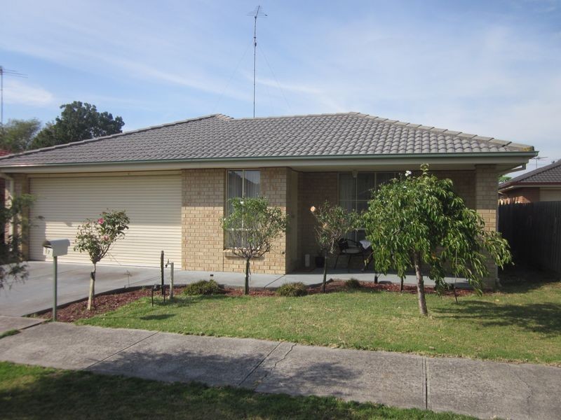 17 Osborn Grove, Pakenham VIC 3810