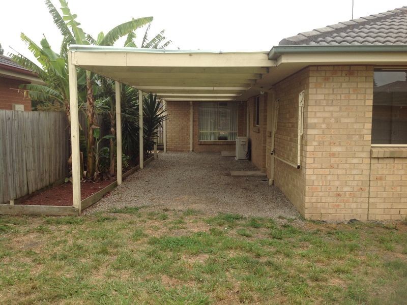 17 Osborn Grove, Pakenham VIC 3810