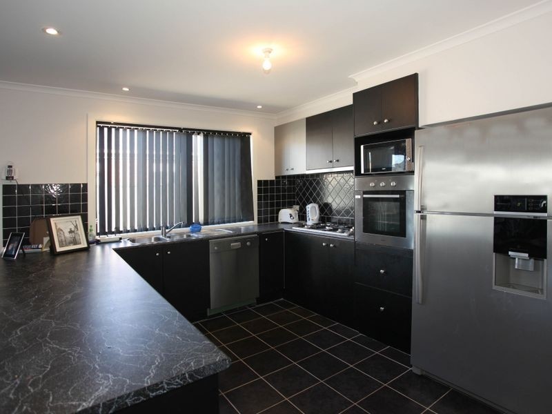 22 Cherry Blossom Chase, Pakenham VIC 3810