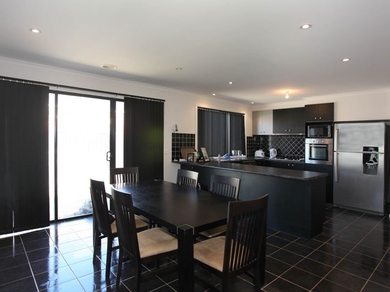 22 Cherry Blossom Chase, Pakenham VIC 3810