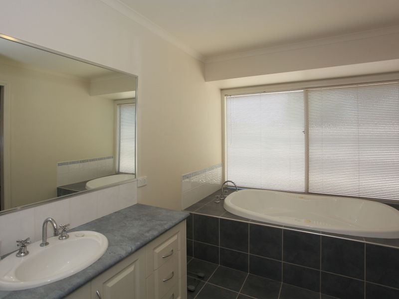 89 Oaklands Way, Pakenham VIC 3810