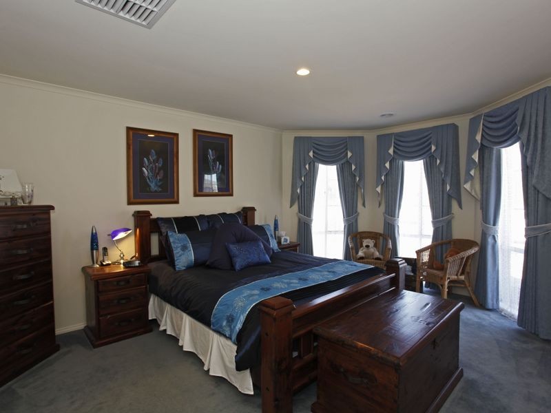 89 Oaklands Way, Pakenham VIC 3810