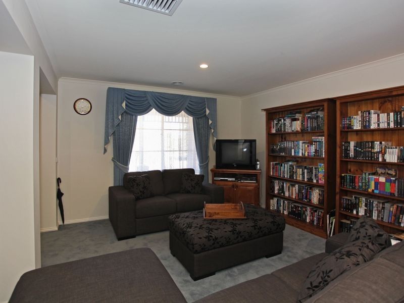 89 Oaklands Way, Pakenham VIC 3810