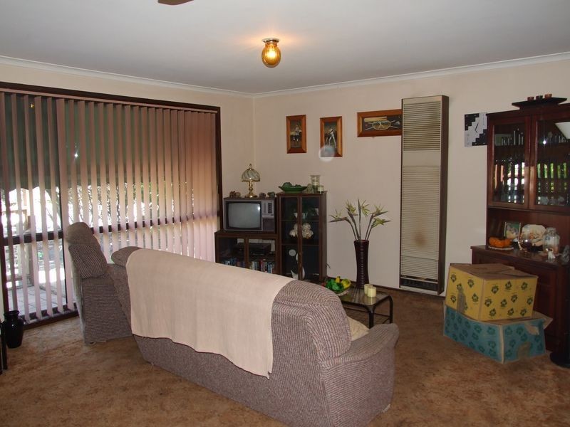 16 Smethurst Avenue, Pakenham VIC 3810