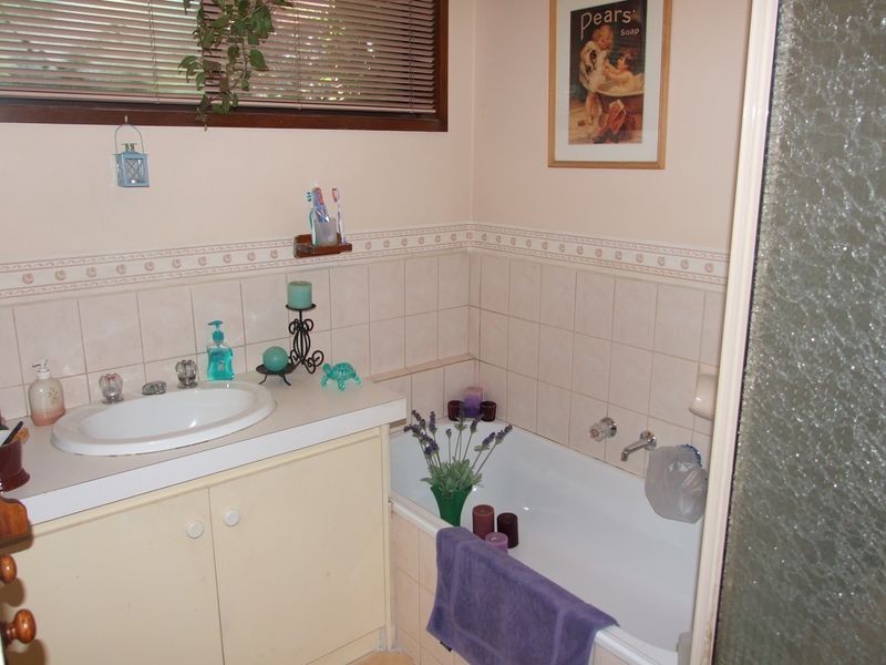 16 Smethurst Avenue, Pakenham VIC 3810