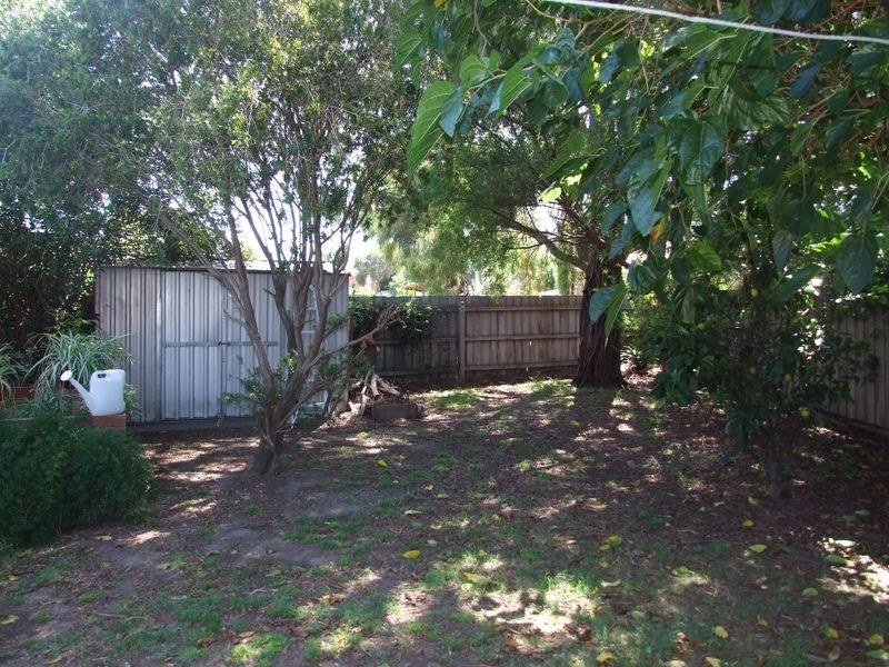 16 Smethurst Avenue, Pakenham VIC 3810