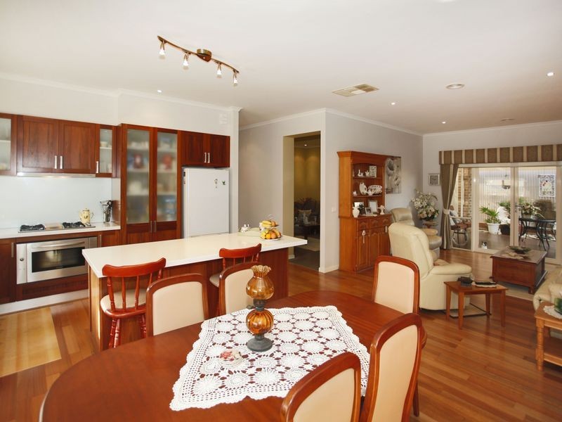 6 Michigan Grange, Pakenham VIC 3810