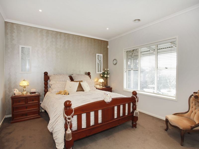 6 Michigan Grange, Pakenham VIC 3810