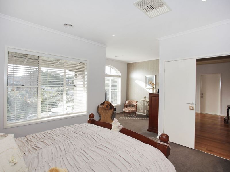 6 Michigan Grange, Pakenham VIC 3810