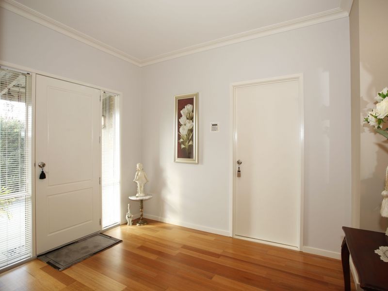 6 Michigan Grange, Pakenham VIC 3810