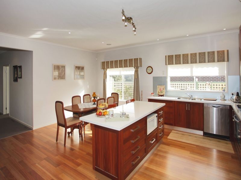 6 Michigan Grange, Pakenham VIC 3810