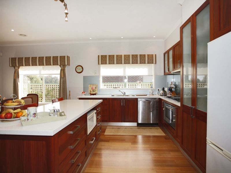 6 Michigan Grange, Pakenham VIC 3810