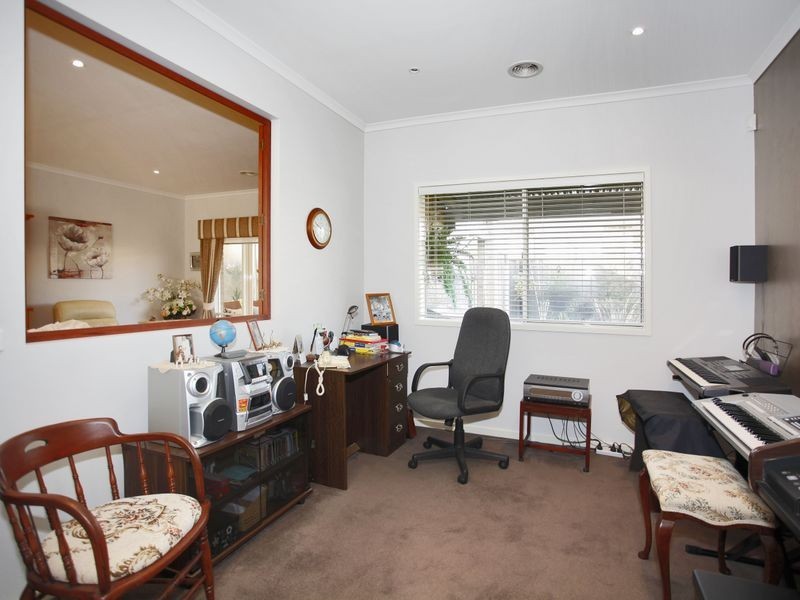 6 Michigan Grange, Pakenham VIC 3810