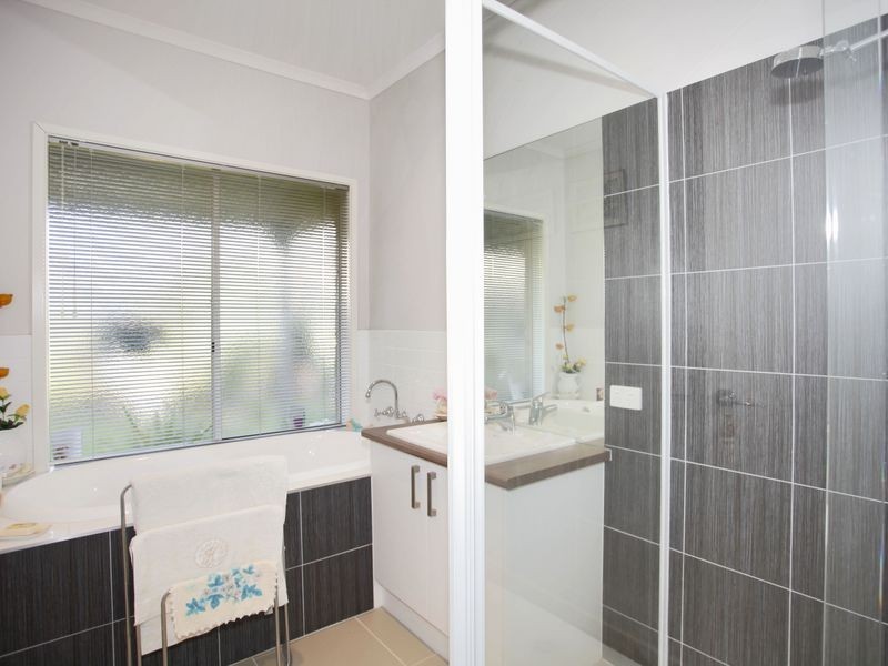 6 Michigan Grange, Pakenham VIC 3810