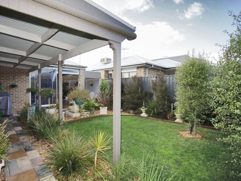 6 Michigan Grange, Pakenham VIC 3810