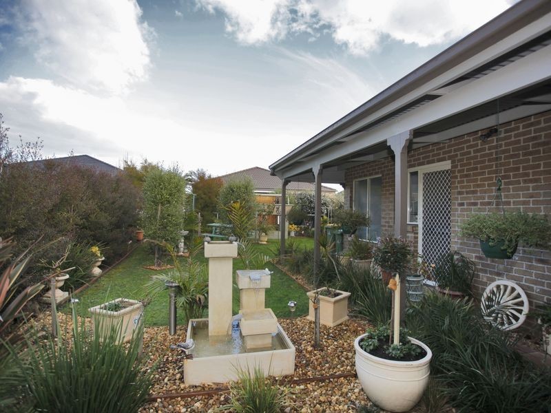 6 Michigan Grange, Pakenham VIC 3810