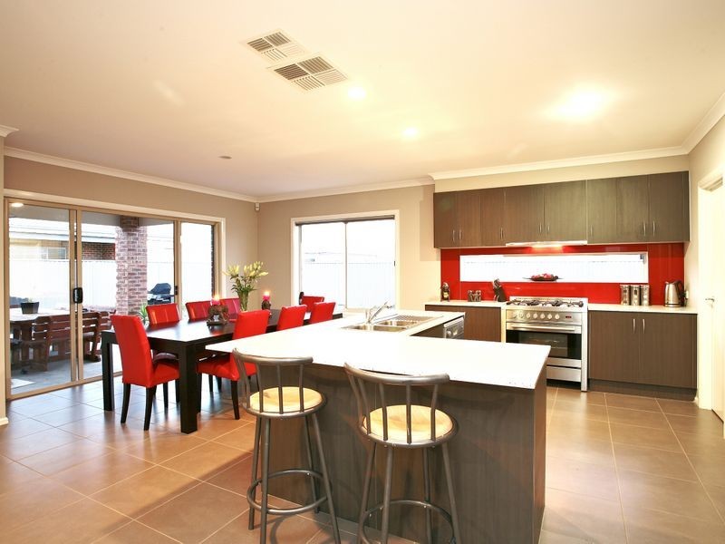 54 Everly Circuit, Pakenham VIC 3810