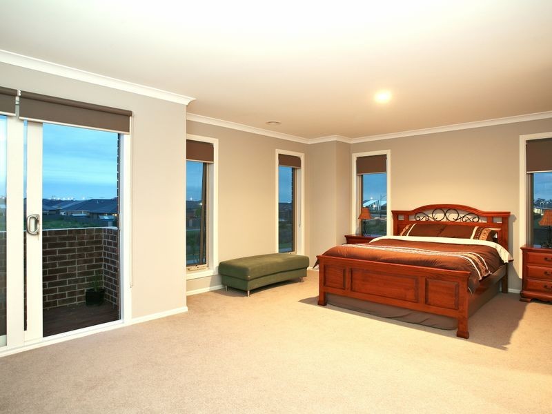 54 Everly Circuit, Pakenham VIC 3810