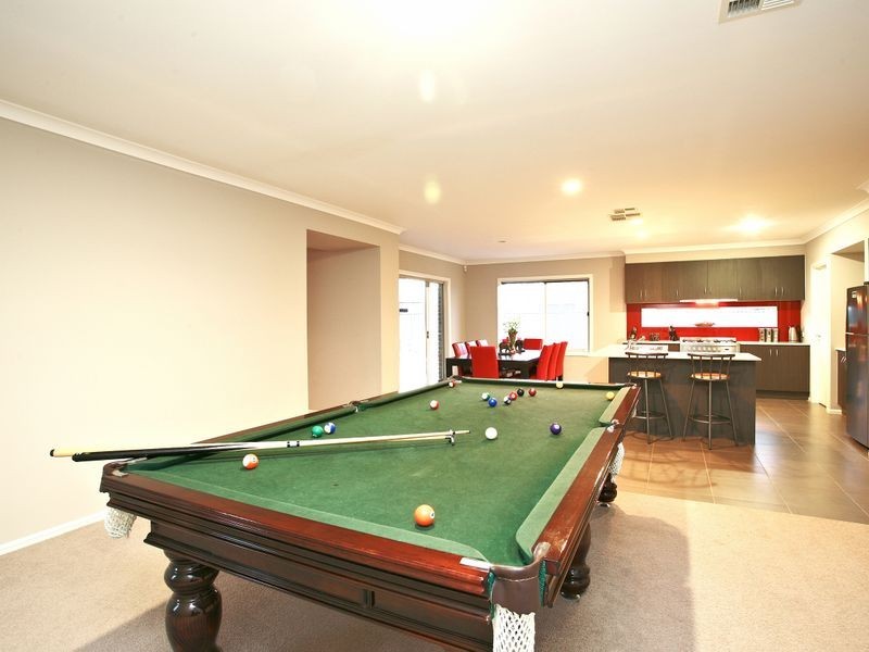 54 Everly Circuit, Pakenham VIC 3810