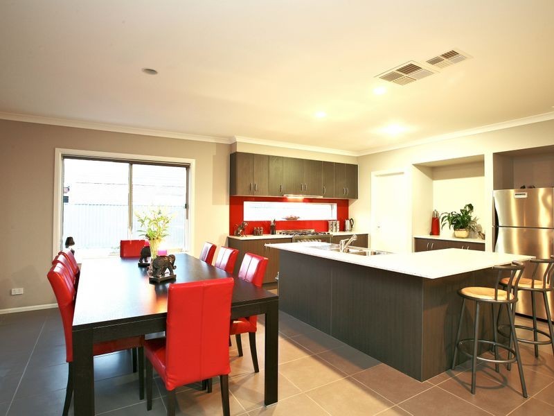 54 Everly Circuit, Pakenham VIC 3810