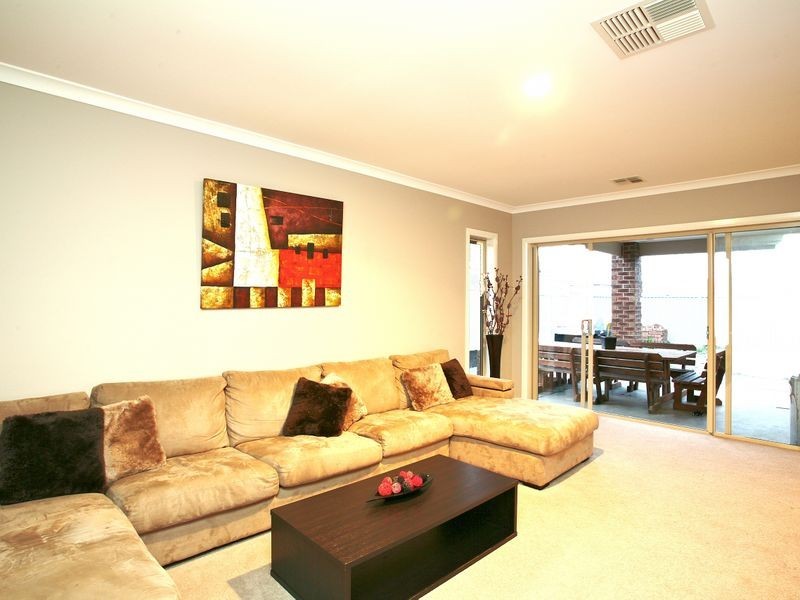 54 Everly Circuit, Pakenham VIC 3810