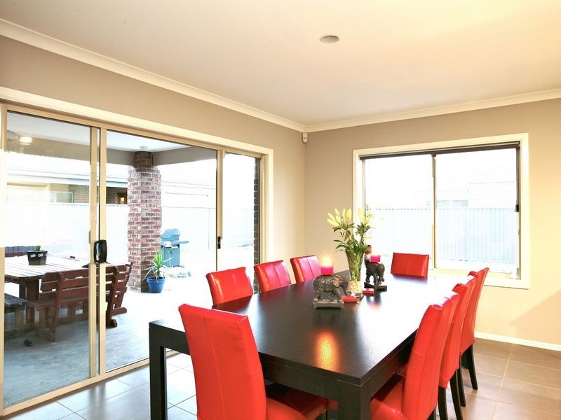 54 Everly Circuit, Pakenham VIC 3810