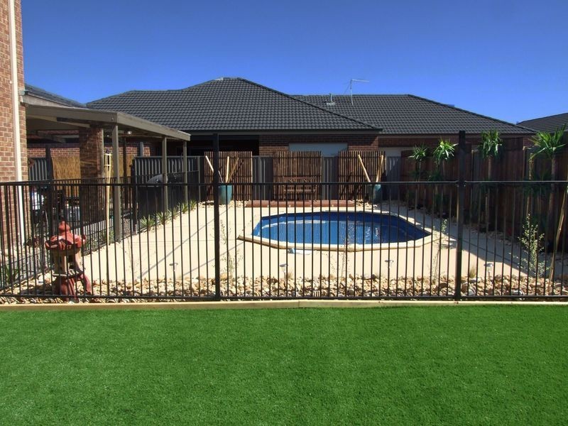 54 Everly Circuit, Pakenham VIC 3810