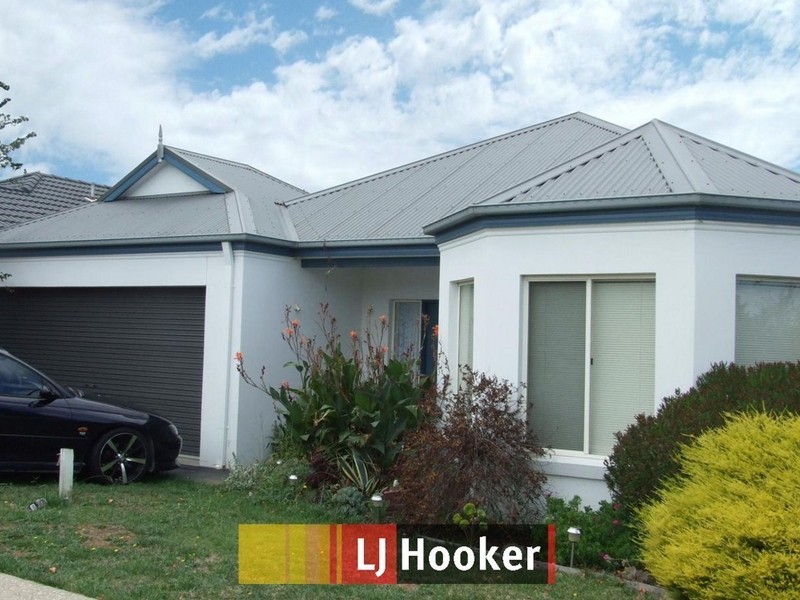 6 St Leonards Way, Pakenham VIC 3810