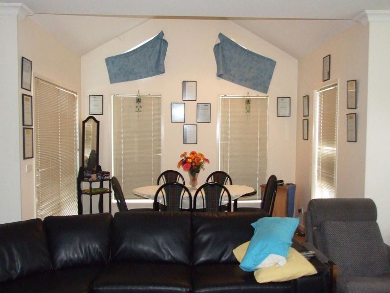 6 St Leonards Way, Pakenham VIC 3810