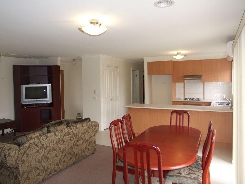 7/11 King Street, Pakenham VIC 3810