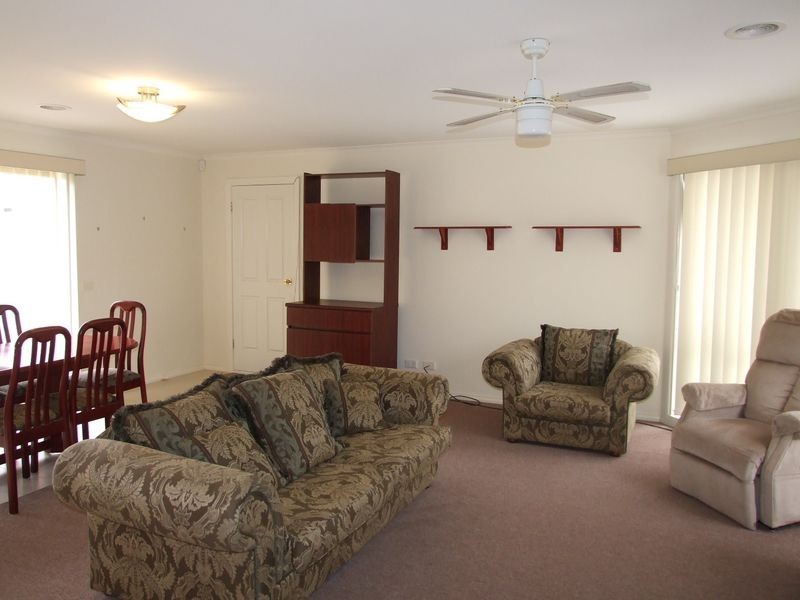 7/11 King Street, Pakenham VIC 3810