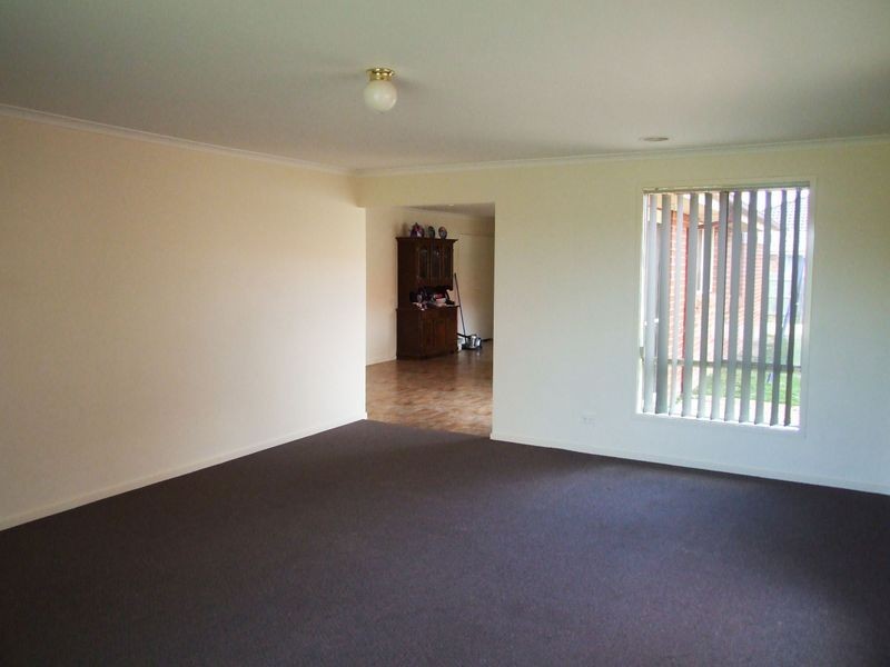 12 Grice Quadrant, Pakenham VIC 3810
