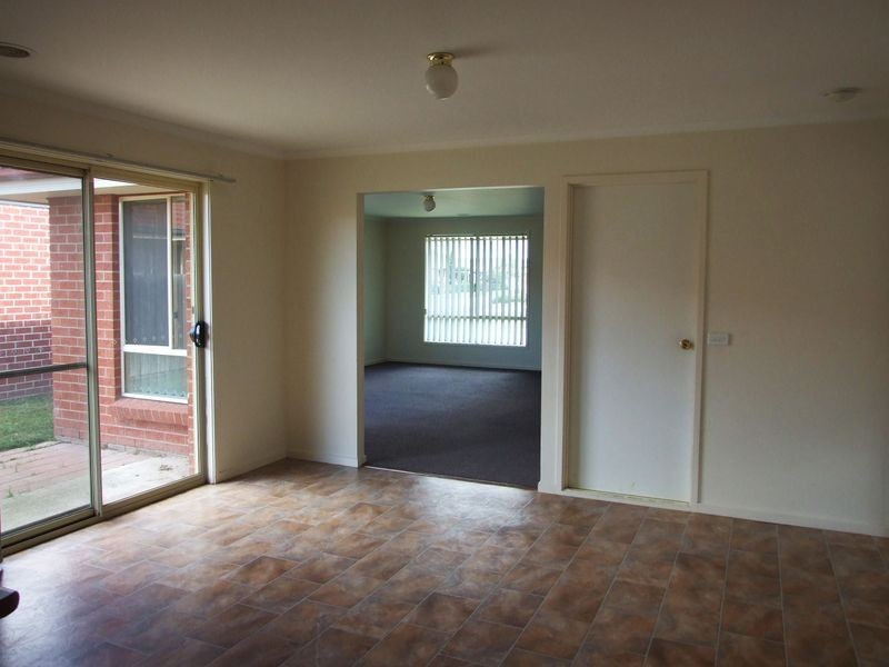 12 Grice Quadrant, Pakenham VIC 3810