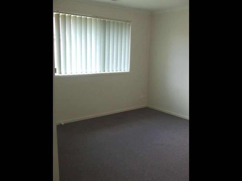 12 Grice Quadrant, Pakenham VIC 3810