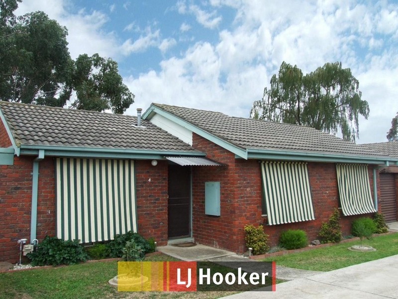 4/4 Rogers Street, Pakenham VIC 3810