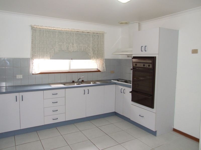 4/4 Rogers Street, Pakenham VIC 3810