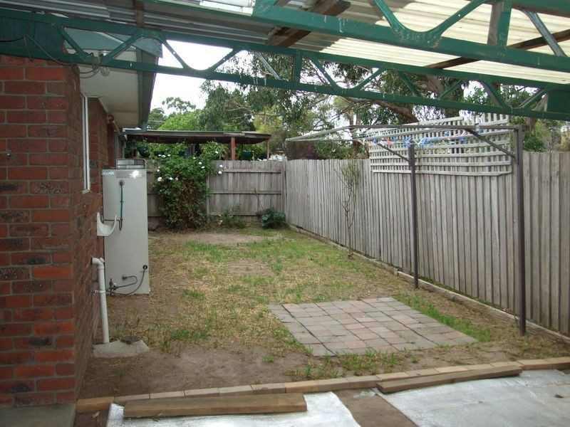 4/4 Rogers Street, Pakenham VIC 3810