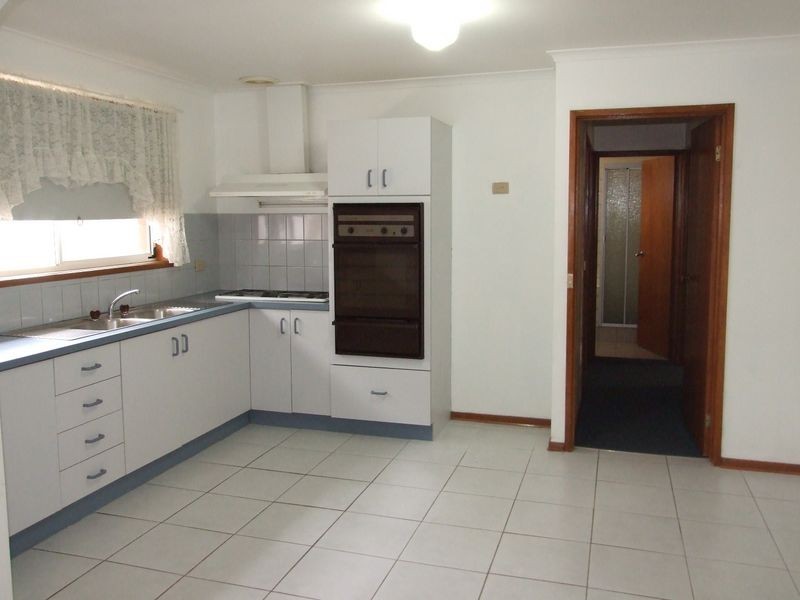 4/4 Rogers Street, Pakenham VIC 3810