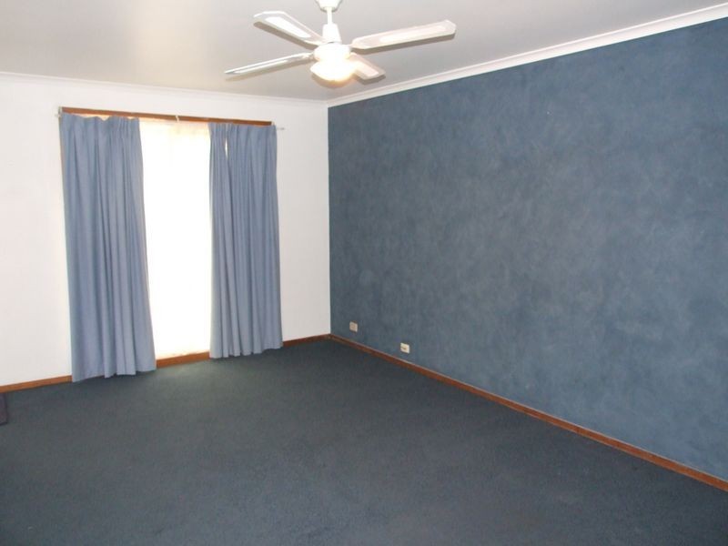 4/4 Rogers Street, Pakenham VIC 3810