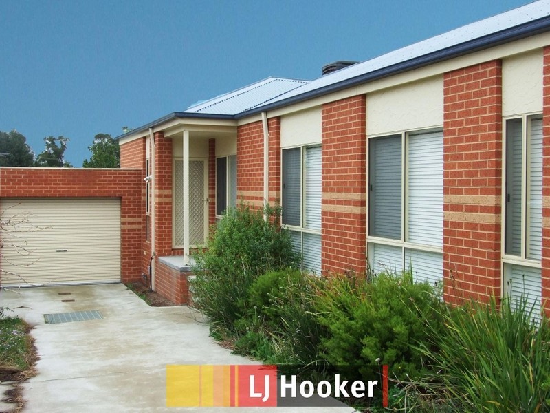 4/33 Princes Highway, Pakenham VIC 3810