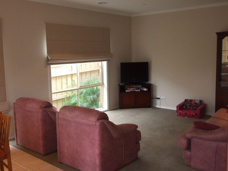 4/33 Princes Highway, Pakenham VIC 3810