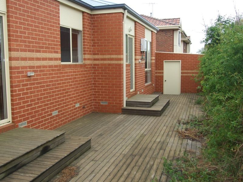 4/33 Princes Highway, Pakenham VIC 3810